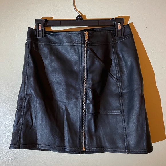 Express Black High Waisted Mini Leather Skirt - Picture 2 of 4